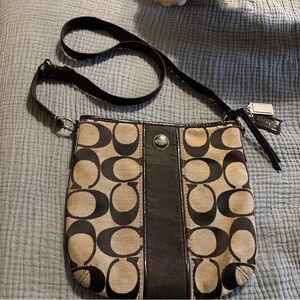 Coach Signature Logo Stripe
Swingpack Crossbody Leather Trim
Black Tan Bag.